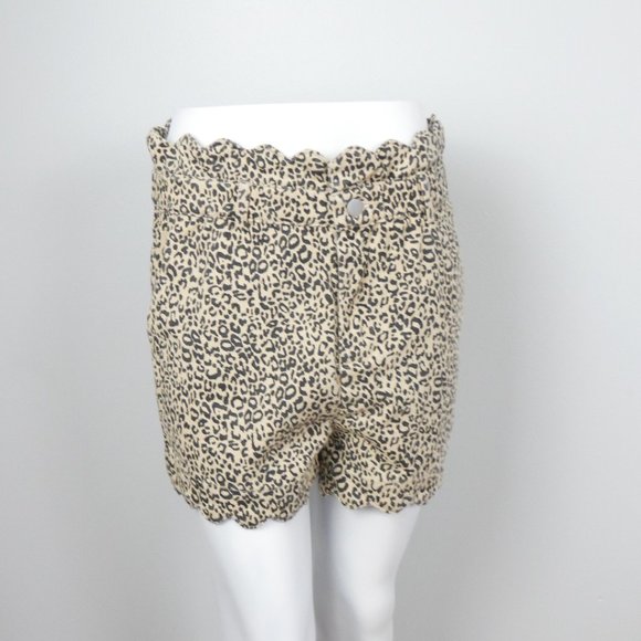 NWT Gilli Leopard Print Scalloped Bottom Paperbag Waist Shorts Medium - Picture 12 of 12